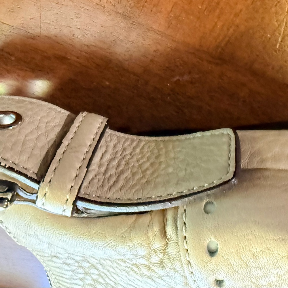 Vintage Coach Mini Bag in Cream Leather - Picture 4 of 7